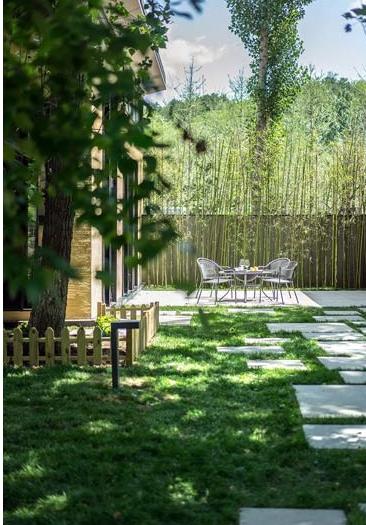 老同學請我們去獨棟小別墅房屋聚會，怎么感覺他是在炫富？