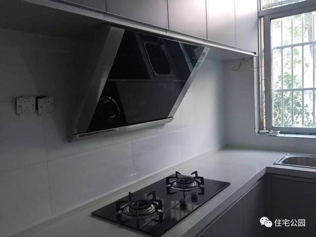 80后小伙千里歸家建新房，力求完美換掉施工隊，只是為了面子？