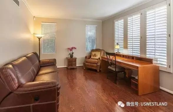 洛杉磯爾灣房源：獨棟別墅 宜居城市 滿分學區 著名社區99萬！