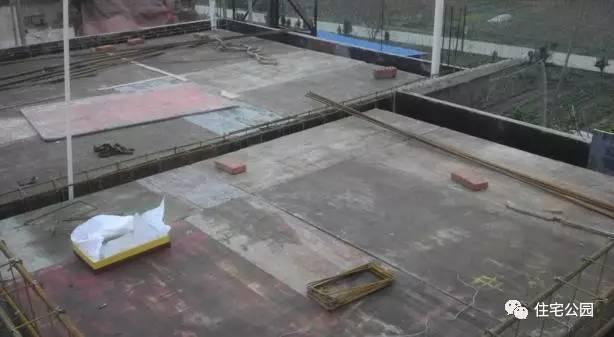 老王照著網上的圖紙建別墅，結果建完后比畫還好看！