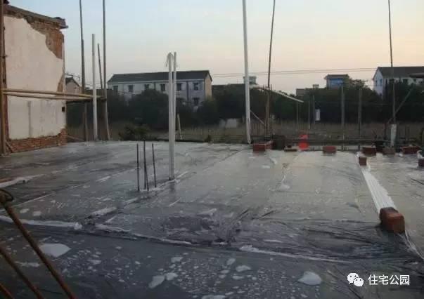 老王照著網上的圖紙建別墅，結果建完后比畫還好看！