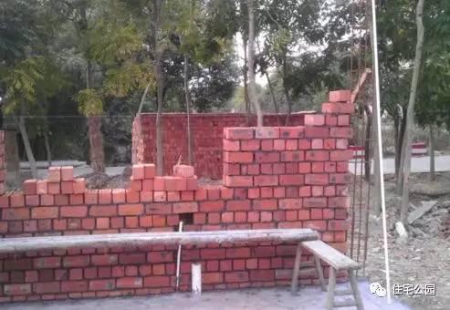 老王照著網上的圖紙建別墅，結果建完后比畫還好看！