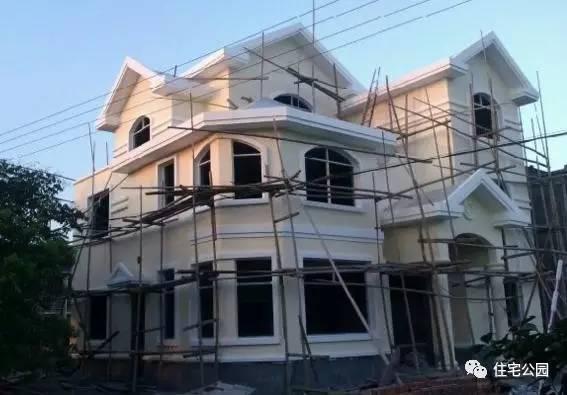 老王照著網上的圖紙建別墅，結果建完后比畫還好看！