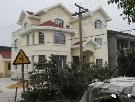 老王照著網上的圖紙建別墅，結果建完后比畫還好看！