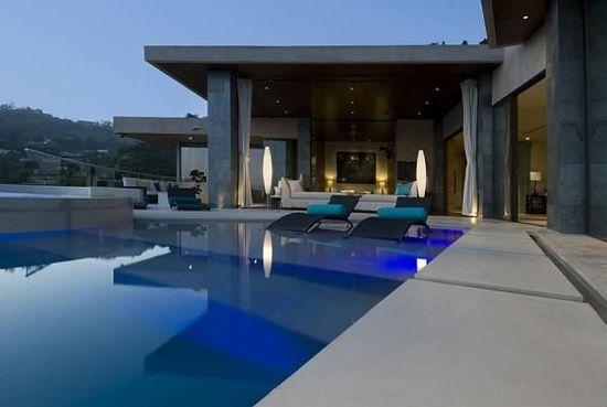 世界首富的豪宅有多奢華？每年的財產稅夠在中國任何地方買別墅！