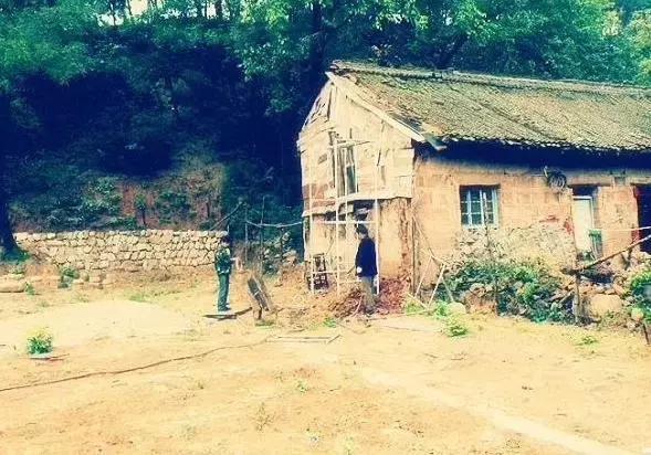 城市房?jī)r(jià)太貴，農(nóng)村小伙子把錢(qián)拿回鄉(xiāng)下蓋了一棟別墅！