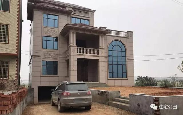 房子80萬(wàn)，基礎(chǔ)15萬(wàn)，跨渠建別墅就是這么任性！