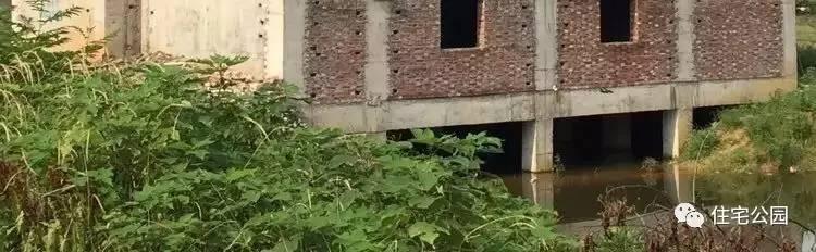 房子80萬(wàn)，基礎(chǔ)15萬(wàn)，跨渠建別墅就是這么任性！