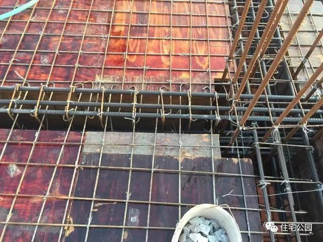 房子80萬(wàn)，基礎(chǔ)15萬(wàn)，跨渠建別墅就是這么任性！