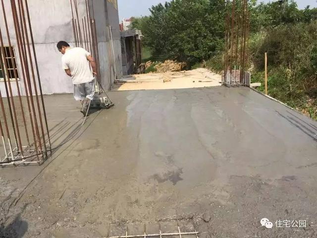 房子80萬(wàn)，基礎(chǔ)15萬(wàn)，跨渠建別墅就是這么任性！