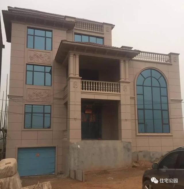 房子80萬(wàn)，基礎(chǔ)15萬(wàn)，跨渠建別墅就是這么任性！