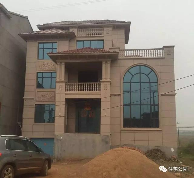 房子80萬(wàn)，基礎(chǔ)15萬(wàn)，跨渠建別墅就是這么任性！