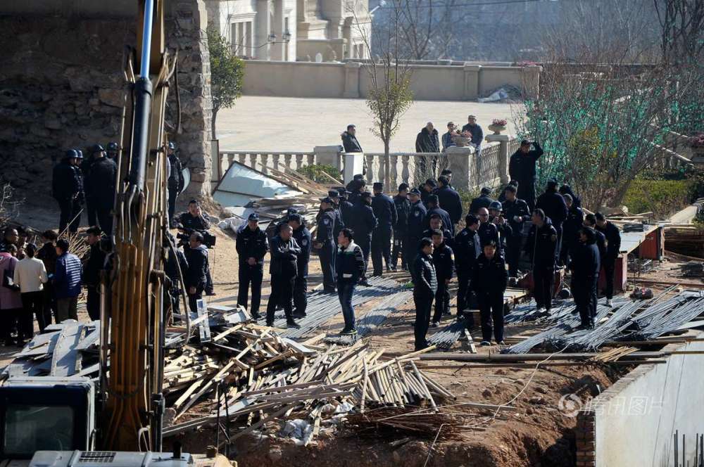 濟南私建別墅四千平方米“地宮”城管聯合巡警直接拆除