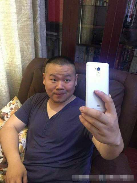 小岳岳都這么豪了? 曾經(jīng)的炸醬面館服務(wù)員現(xiàn)住在北京大別墅 沒白跟郭德綱