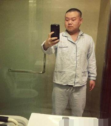 小岳岳都這么豪了? 曾經(jīng)的炸醬面館服務(wù)員現(xiàn)住在北京大別墅 沒白跟郭德綱