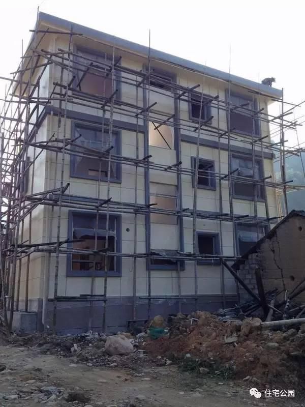 80后小伙30萬(wàn)為父母建房養(yǎng)老，一不小心引潮流