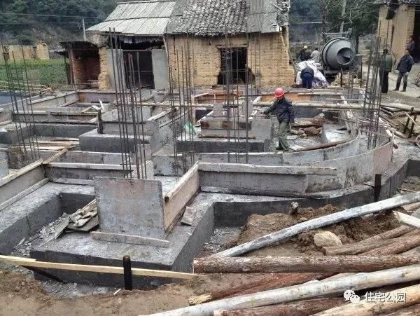 80后小伙30萬(wàn)為父母建房養(yǎng)老，一不小心引潮流