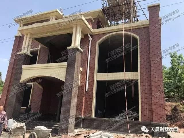 自從蓋了這套歐式別墅設(shè)計(jì)，親戚鄰居來的就勤了！