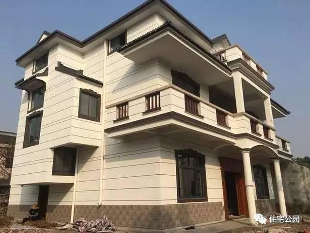 不顧家人阻攔硬是拆掉老宅，自建美式別墅，所有人都羨慕不已！