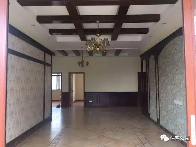 不顧家人阻攔硬是拆掉老宅，自建美式別墅，所有人都羨慕不已！