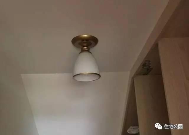 不顧家人阻攔硬是拆掉老宅，自建美式別墅，所有人都羨慕不已！