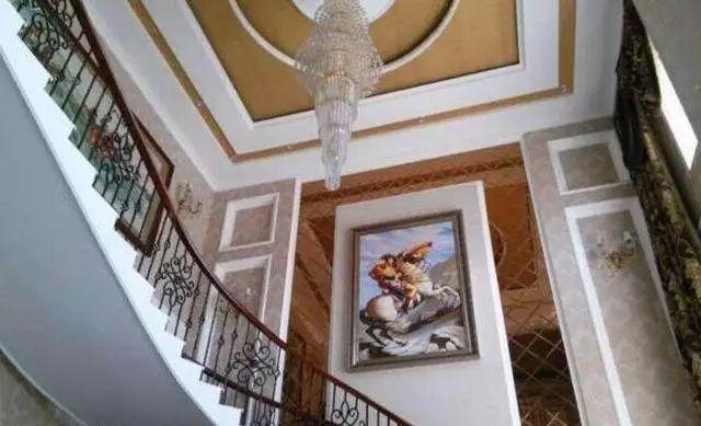 千萬別瞧不起農(nóng)村人，看農(nóng)村男友加的大別墅