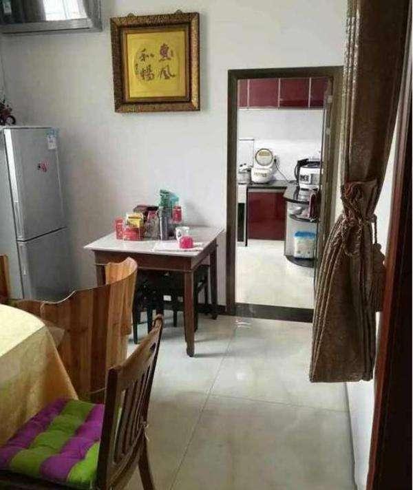 農村自建造型好看的三層別墅，堪比百萬豪宅，裝修就是不咋地