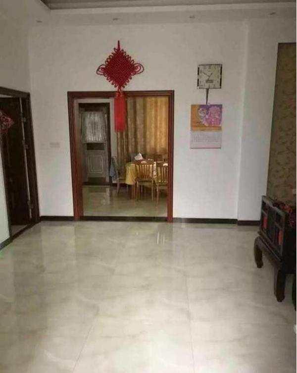 農村自建造型好看的三層別墅，堪比百萬豪宅，裝修就是不咋地