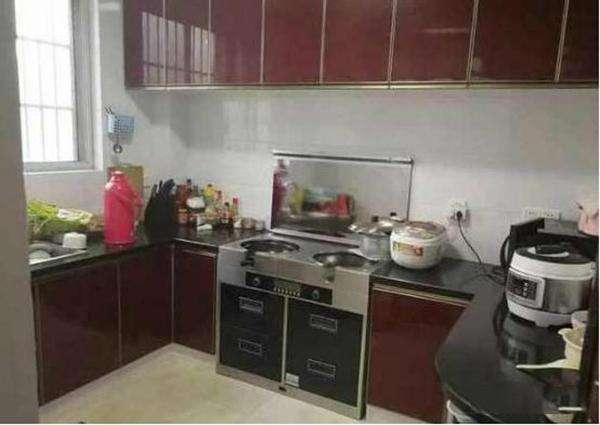 農村自建造型好看的三層別墅，堪比百萬豪宅，裝修就是不咋地