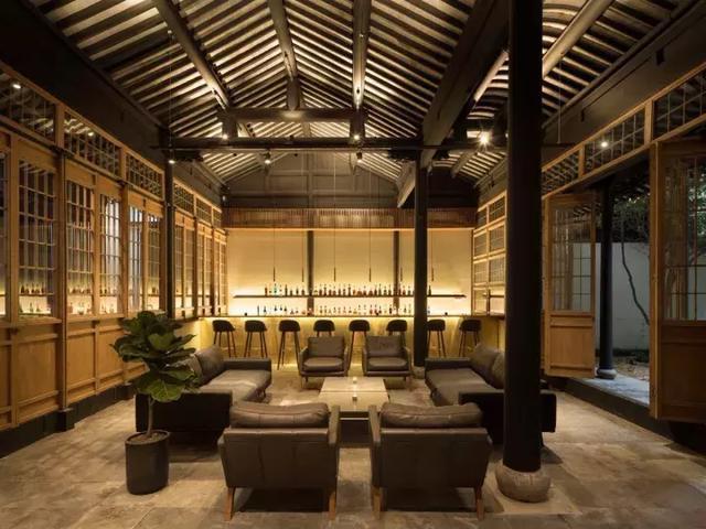 中式帶庭院別墅實(shí)拍，白墻黛瓦，古香古色