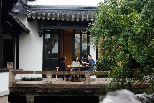 中式帶庭院別墅實(shí)拍，白墻黛瓦，古香古色