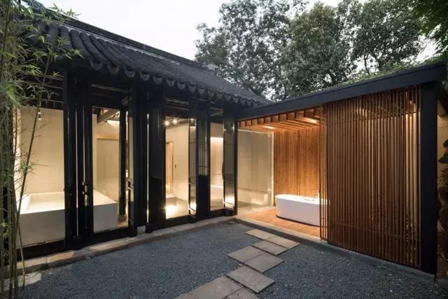 中式帶庭院別墅實(shí)拍，白墻黛瓦，古香古色