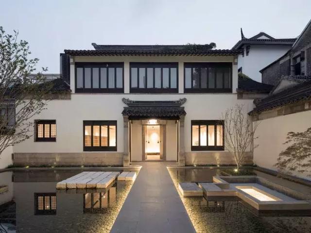 中式帶庭院別墅實(shí)拍，白墻黛瓦，古香古色