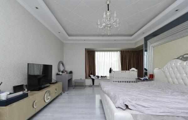 300平兩層別墅豪宅裝修實景照片，簡單但不簡約