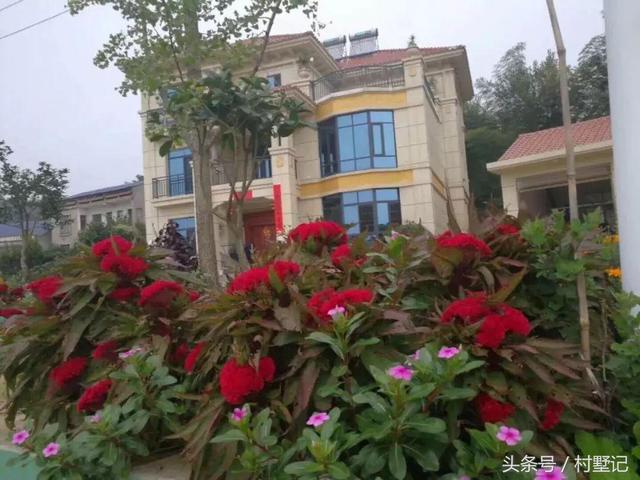 2棟高端三層豪宅設計圖，附方案和建成實景圖