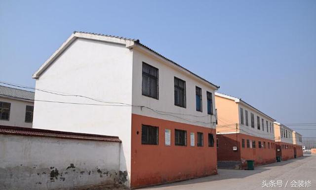 新農(nóng)村兩層樓房帶百平米院子，一套僅售15萬，為何沒人要