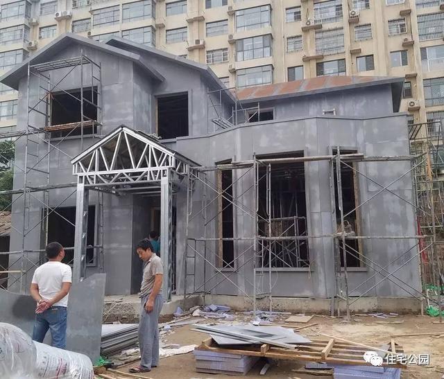 農村自建房輕鋼別墅施工過程實拍，輕鋼別墅施工沒想象的難