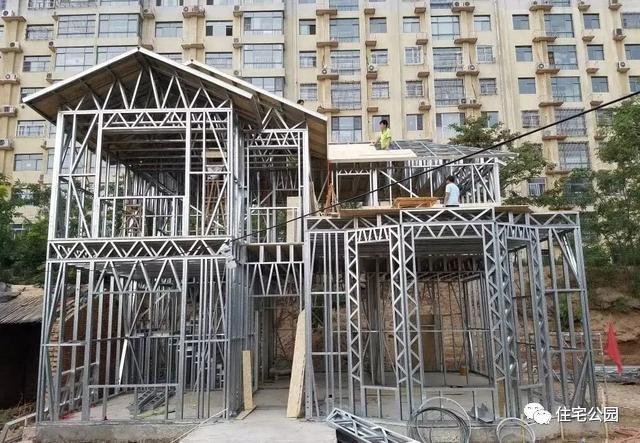 農村自建房輕鋼別墅施工過程實拍，輕鋼別墅施工沒想象的難