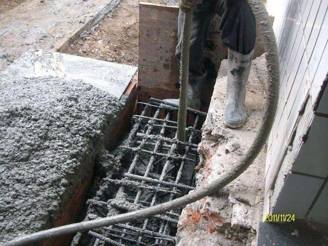 農村蓋房子挖地基怎么打結實？看完你就明白了