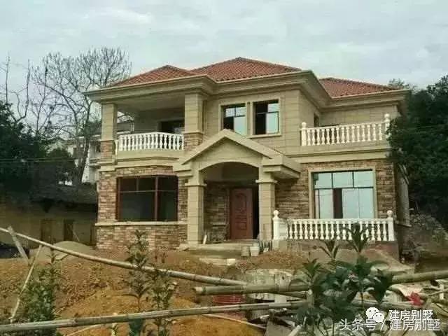 實拍15棟完工的二層農村別墅圖，造價20左右