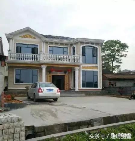 實拍15棟完工的二層農村別墅圖，造價20左右