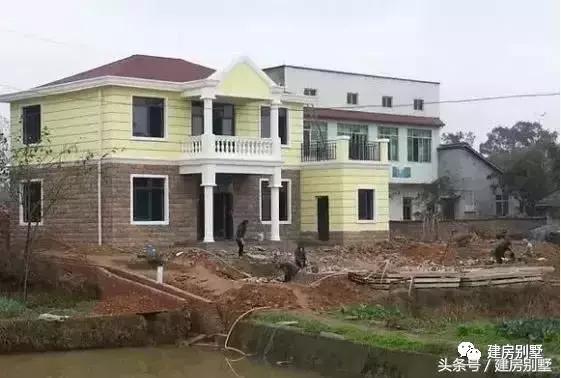 實拍15棟完工的二層農村別墅圖，造價20左右