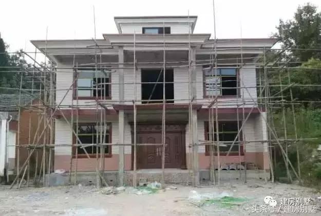 實拍15棟完工的二層農村別墅圖，造價20左右