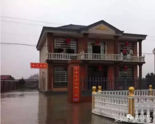 實拍15棟完工的二層農村別墅圖，造價20左右