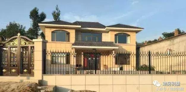 實拍15棟完工的二層農村別墅圖，造價20左右