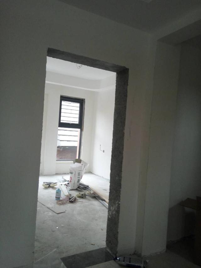 有錢的大哥在老家蓋起別墅，只為給父母養老！