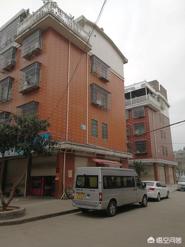 現(xiàn)在農(nóng)村自建房為什么兩側(cè)都沒有窗戶？