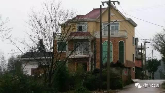 江西網友65萬建別墅，內部設計美，外有小溪環繞！