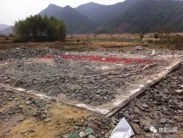 江西網友65萬建別墅，內部設計美，外有小溪環繞！