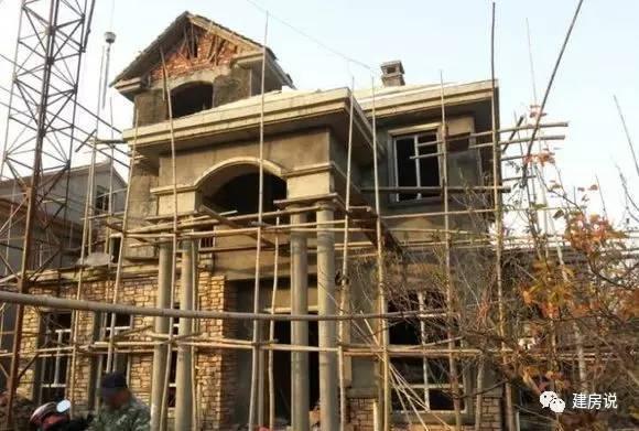 實(shí)拍網(wǎng)友自建三層農(nóng)村別墅過(guò)程，舒適美觀引人矚目